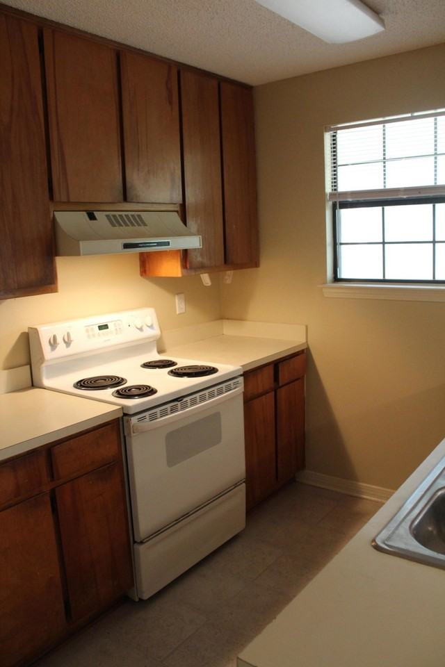 2138 Edgewood Dr - Photo 6 of 15