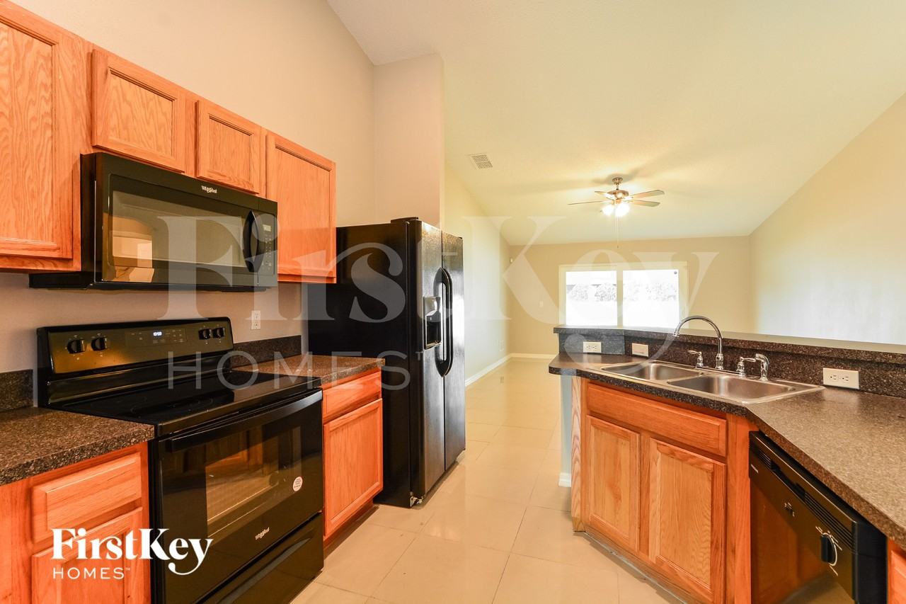 307 Michigan Ln - Photo 5 of 15