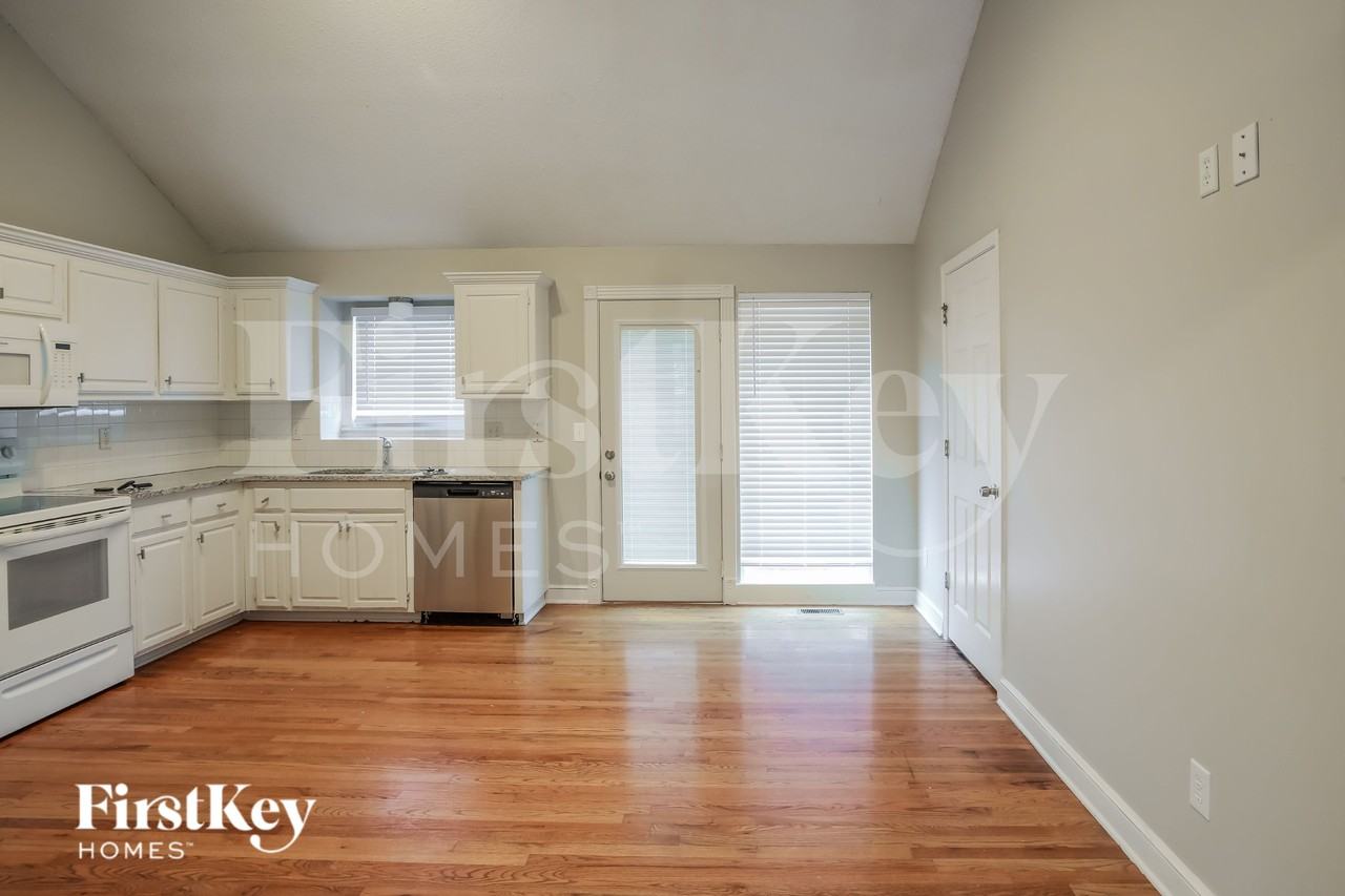 1034 Bunting Ln - Photo 5 of 18