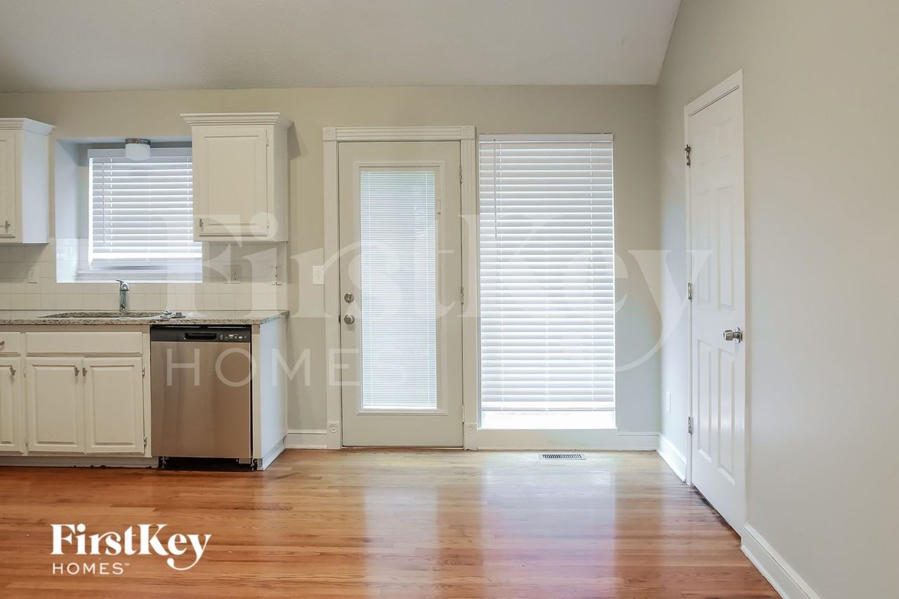 1034 Bunting Ln - Photo 7 of 18