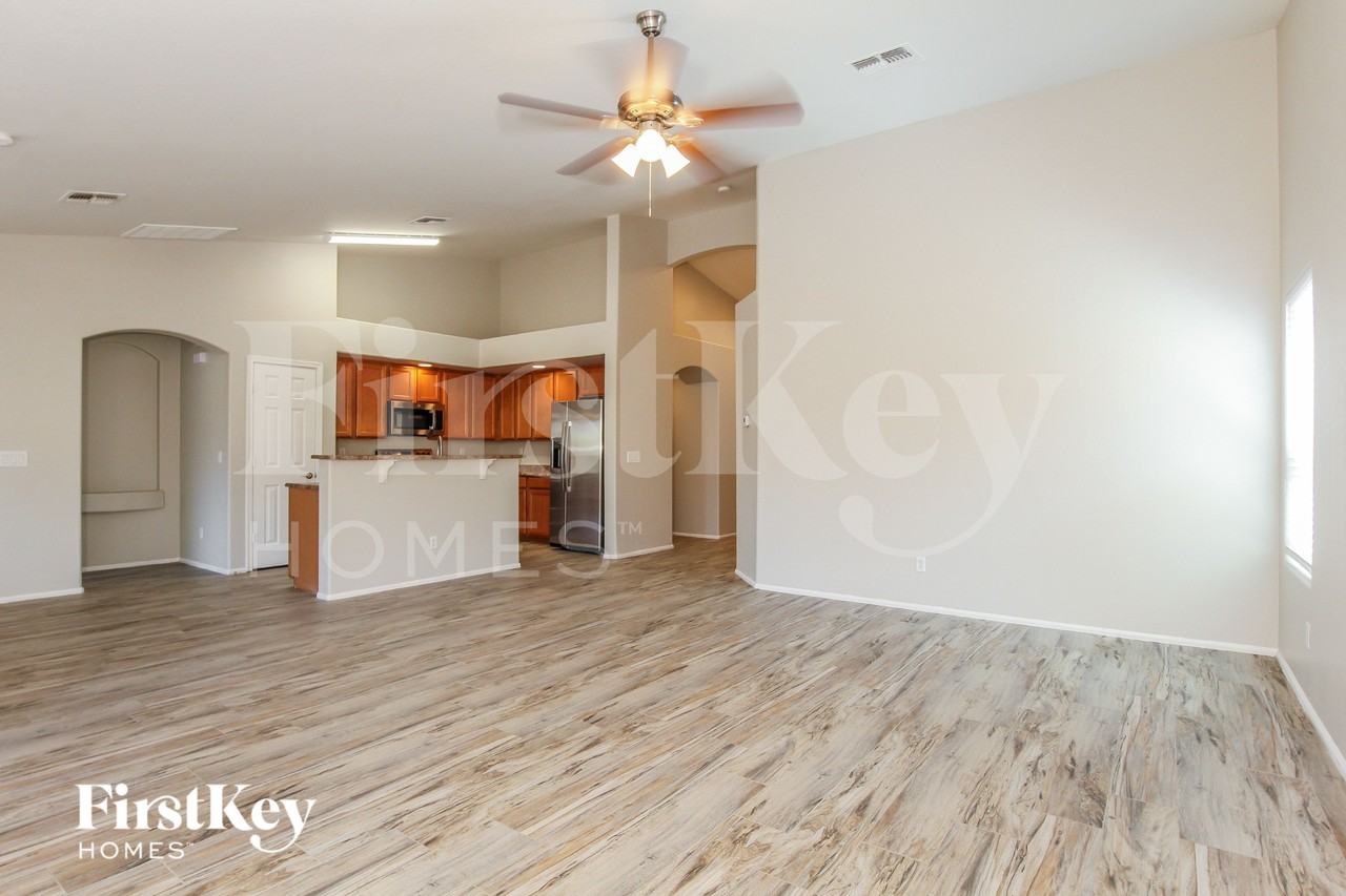 5033 W Nancy Ln - Photo 4 of 15