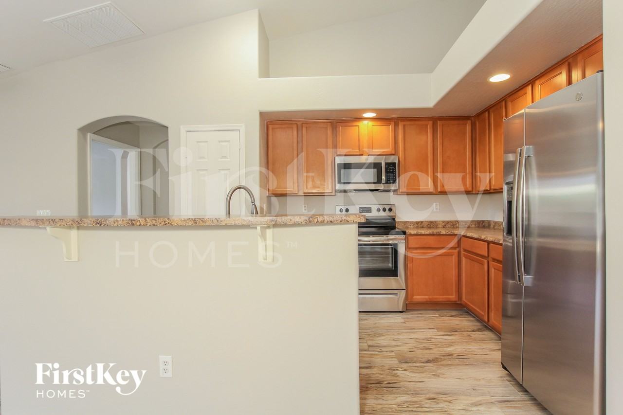 5033 W Nancy Ln - Photo 6 of 15