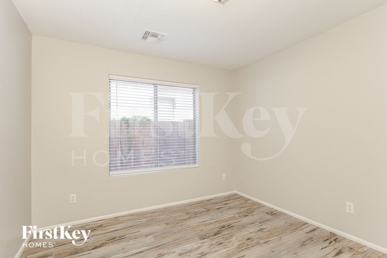 5033 W Nancy Ln - Photo 7 of 15