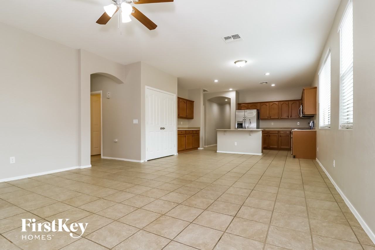 15293 W Morning Glory St - Photo 4 of 15