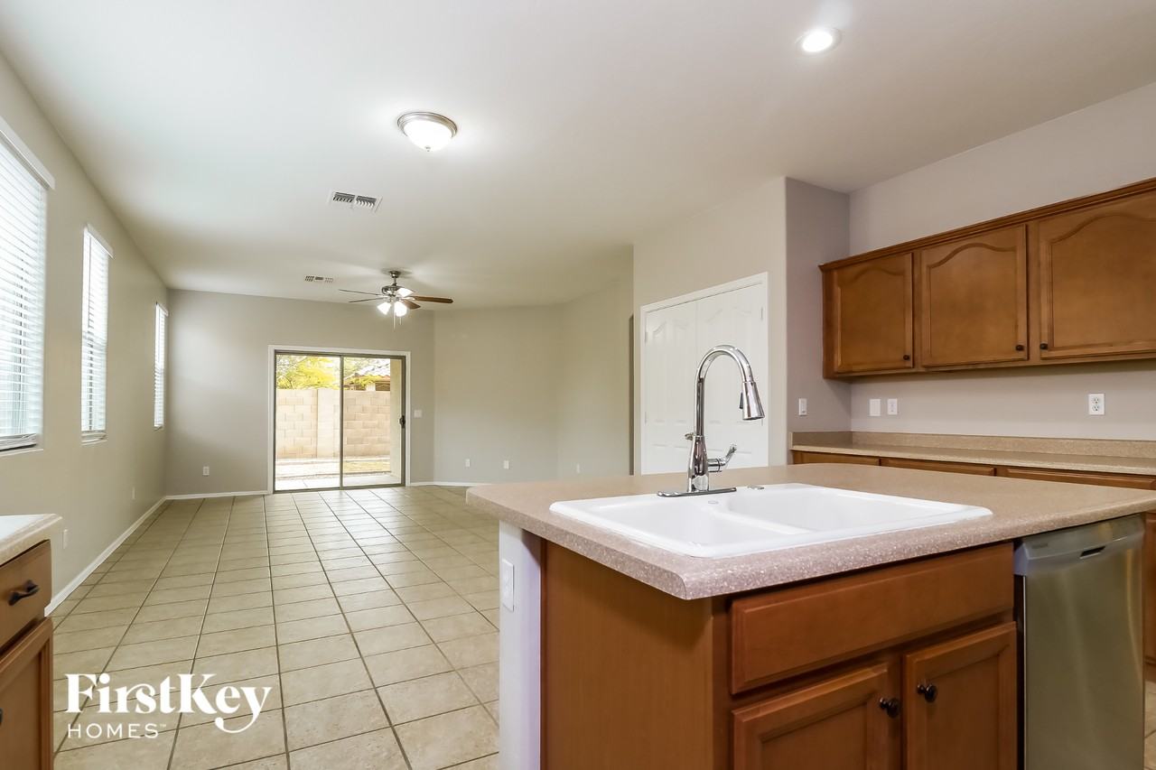 15293 W Morning Glory St - Photo 7 of 15