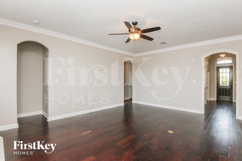 9801 Brazoria Trl - Photo 3 of 15