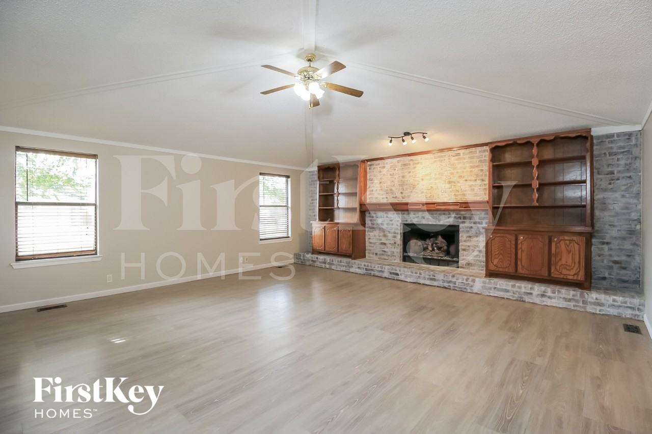 2012 Tanglewood Dr - Photo 3 of 15