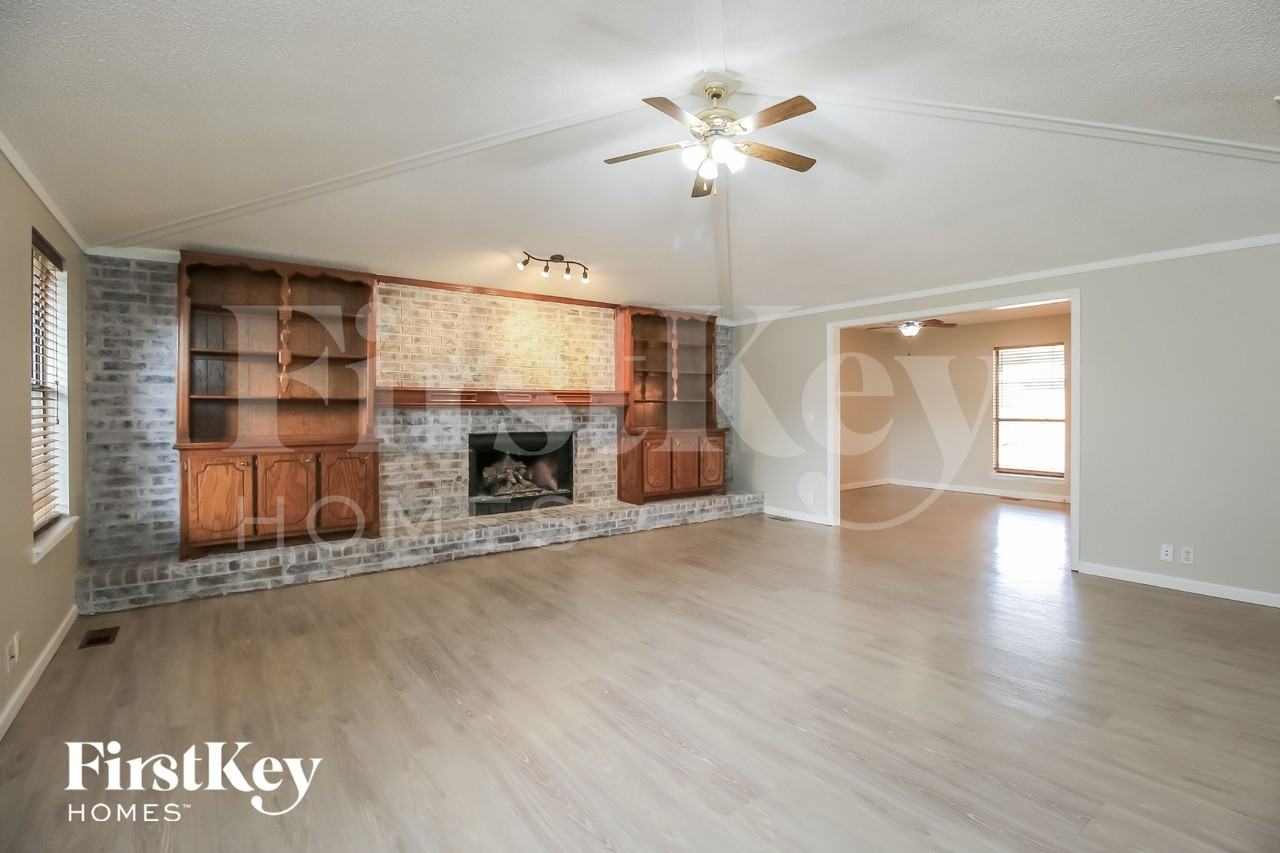 2012 Tanglewood Dr - Photo 4 of 15