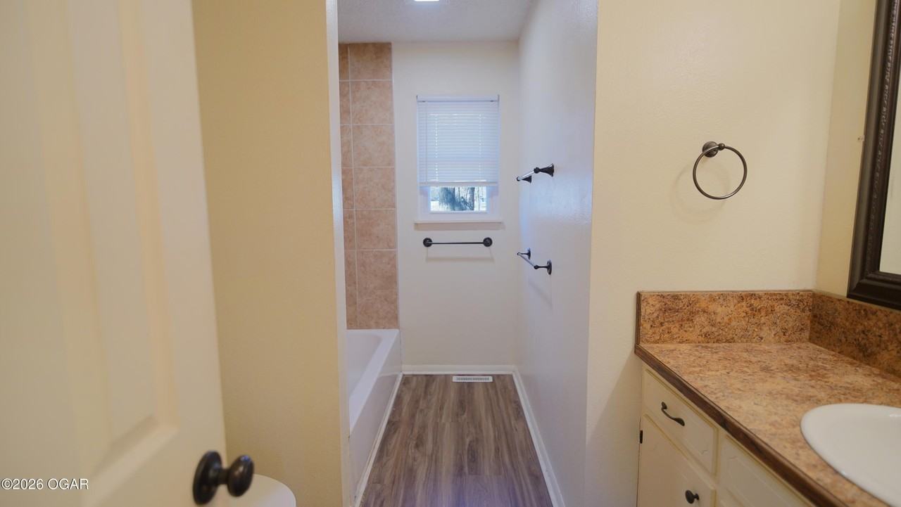 404 Oak Dr - Photo 7 of 13