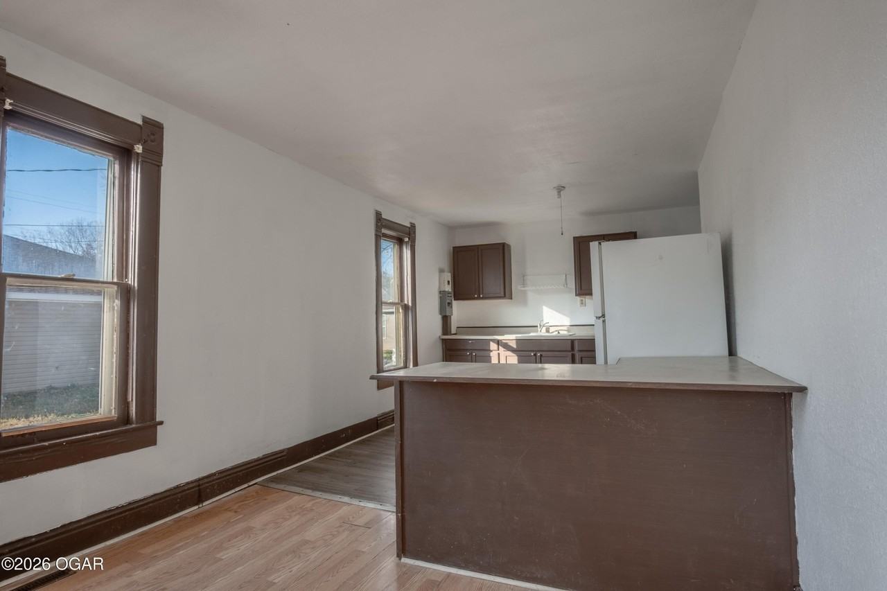 730 S Jackson Ave - Photo 3 of 18