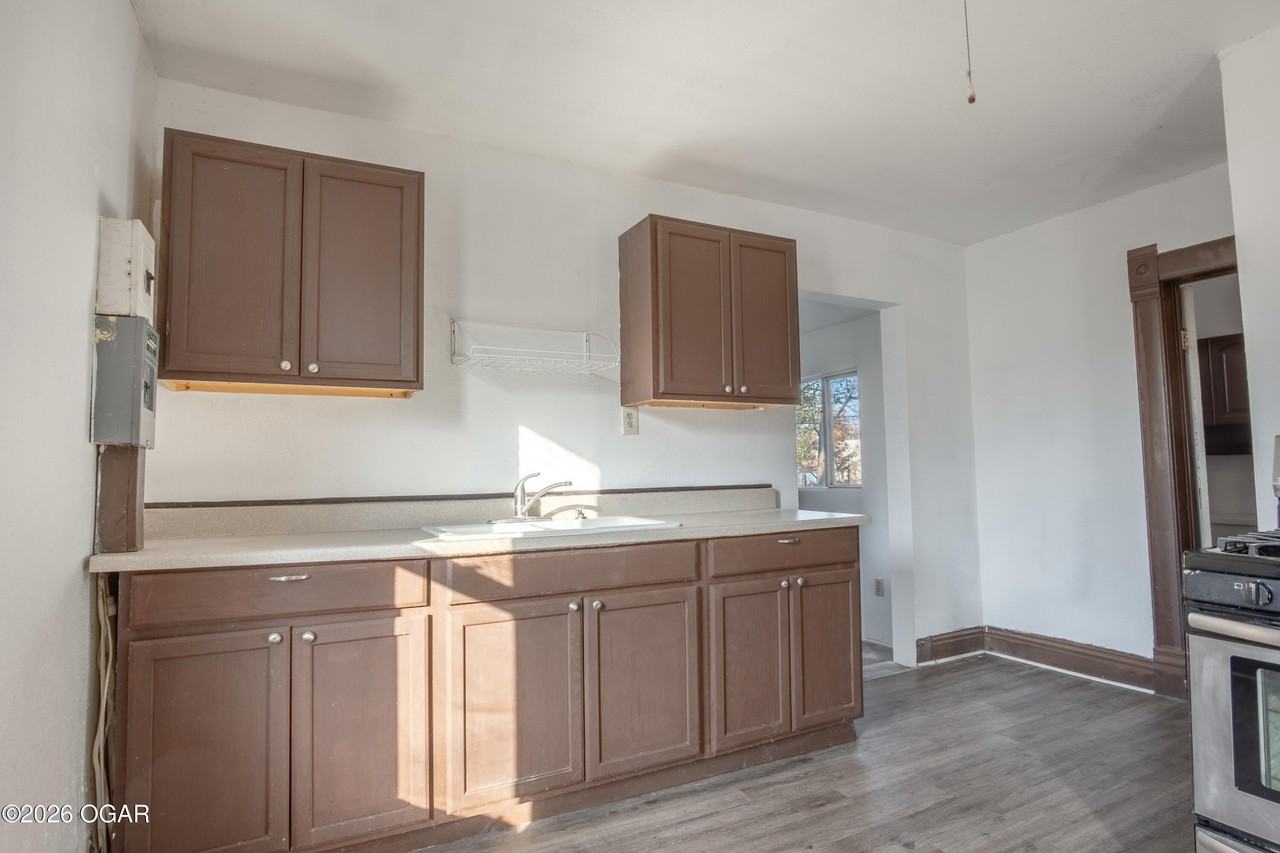 730 S Jackson Ave - Photo 5 of 18