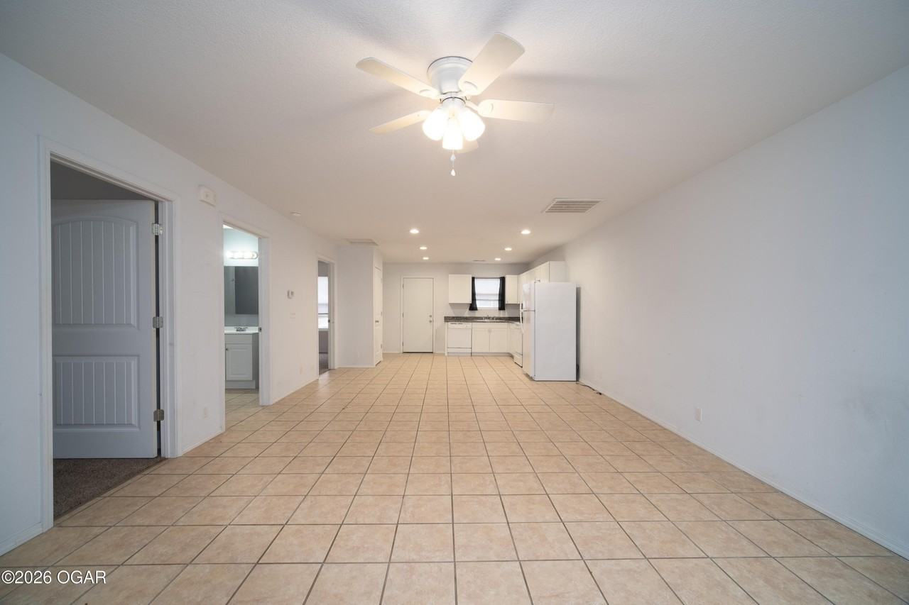 813 W 8th St - Photo 2 of 10