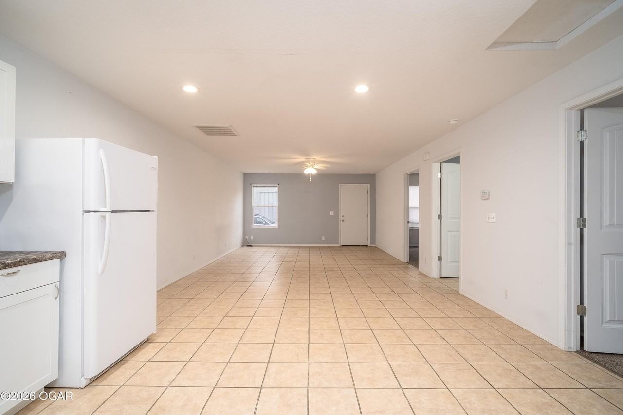 813 W 8th St - Photo 3 of 10