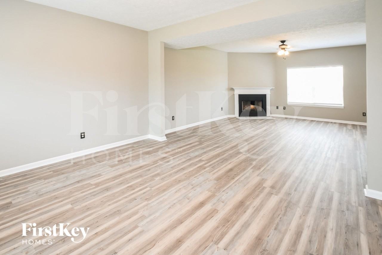 443 N Odell St - Photo 2 of 15