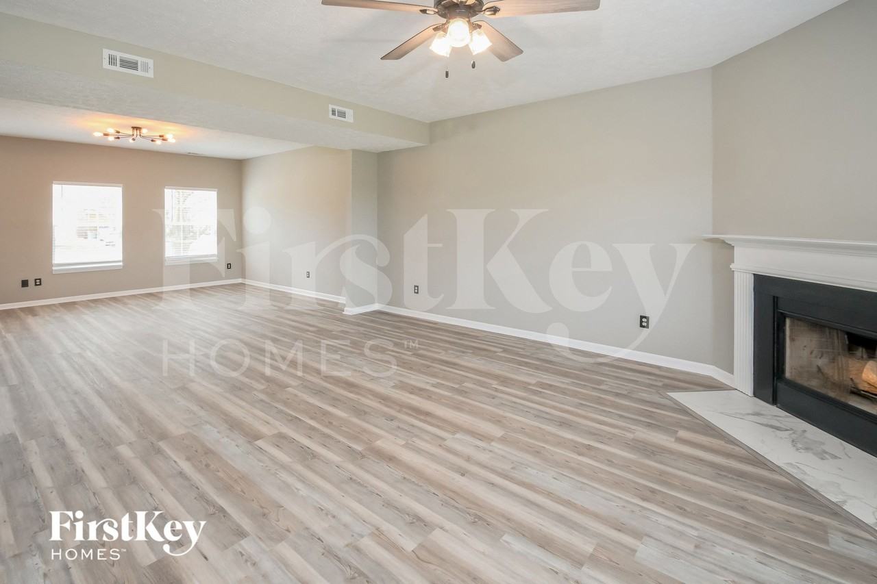 443 N Odell St - Photo 3 of 15