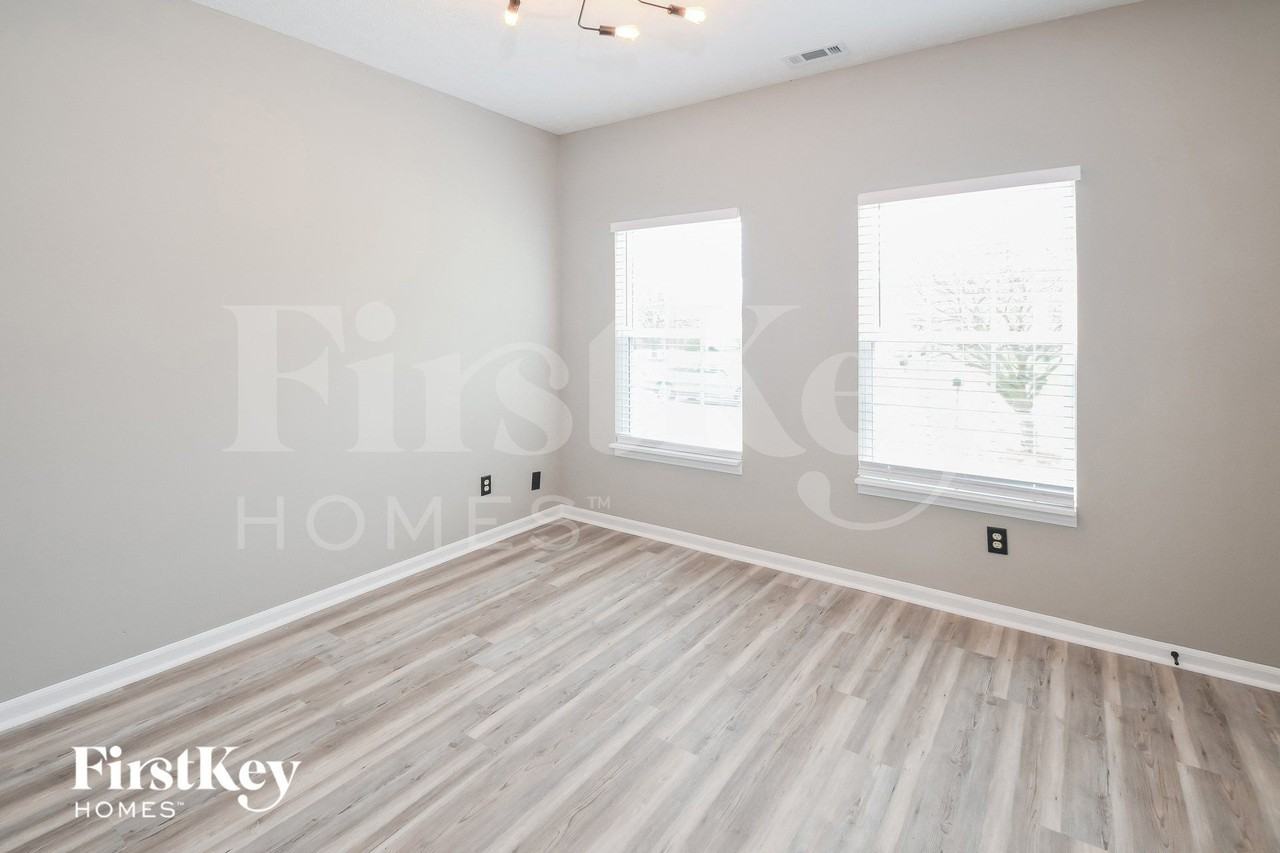 443 N Odell St - Photo 4 of 15