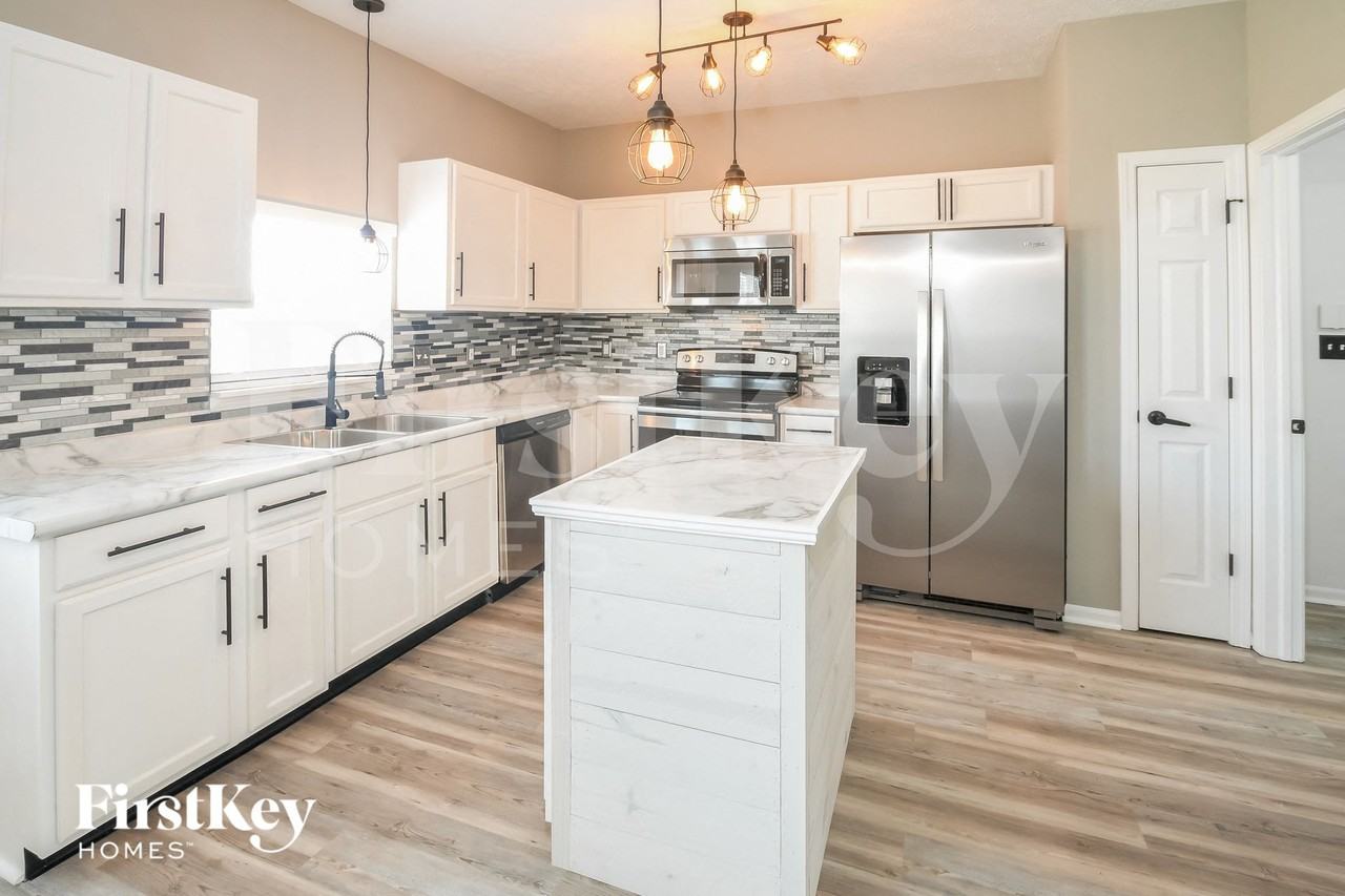 443 N Odell St - Photo 5 of 15