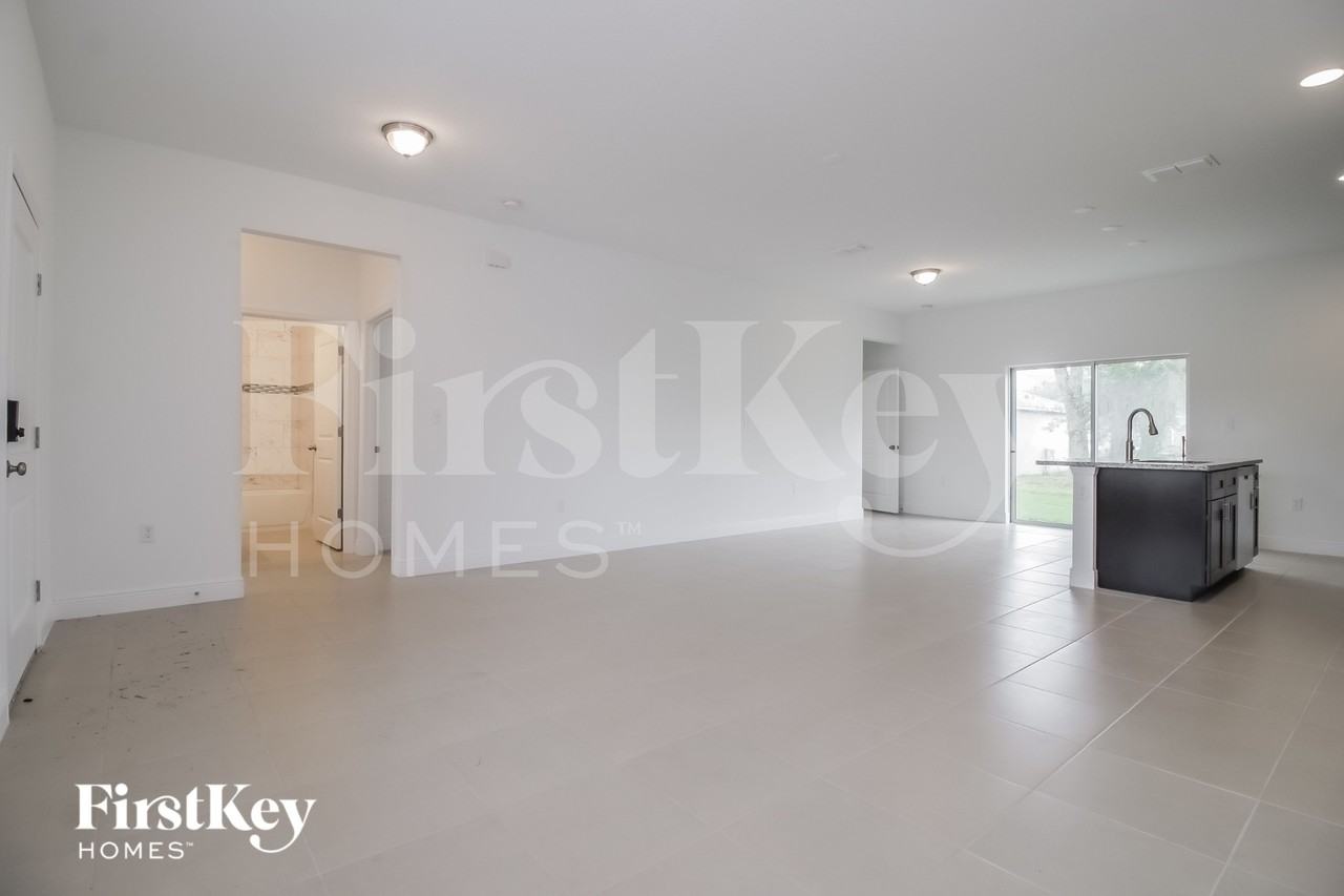 653 Parakeet Ct - Photo 2 of 15