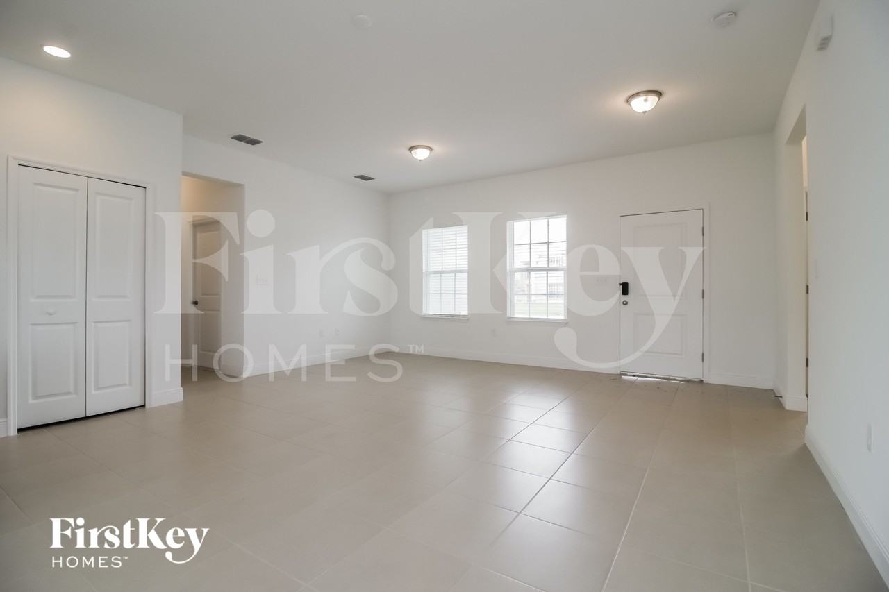 653 Parakeet Ct - Photo 3 of 15