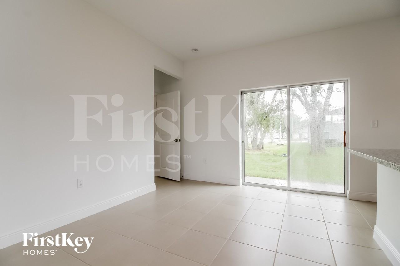 653 Parakeet Ct - Photo 4 of 15