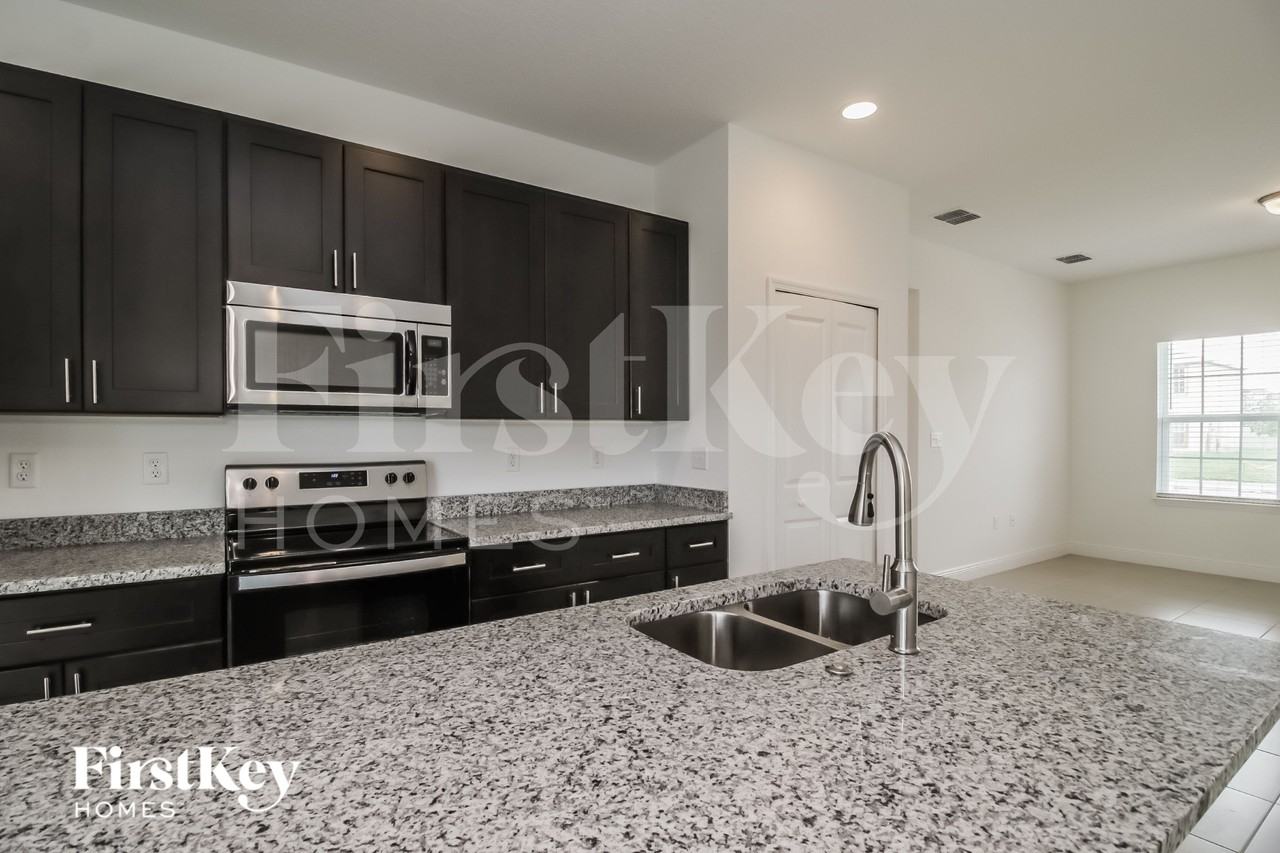 653 Parakeet Ct - Photo 5 of 15