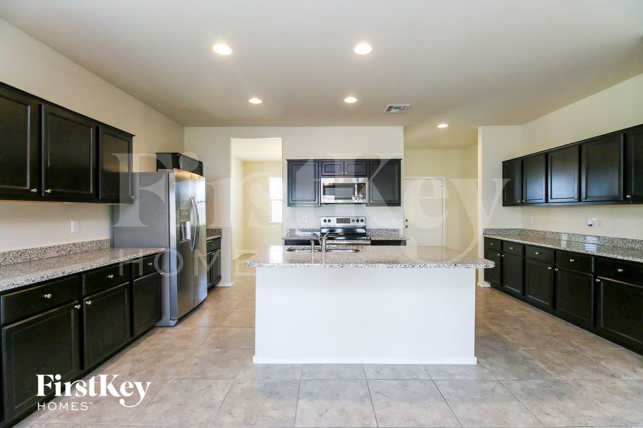 10404 E Marigold Ln - Photo 6 of 15