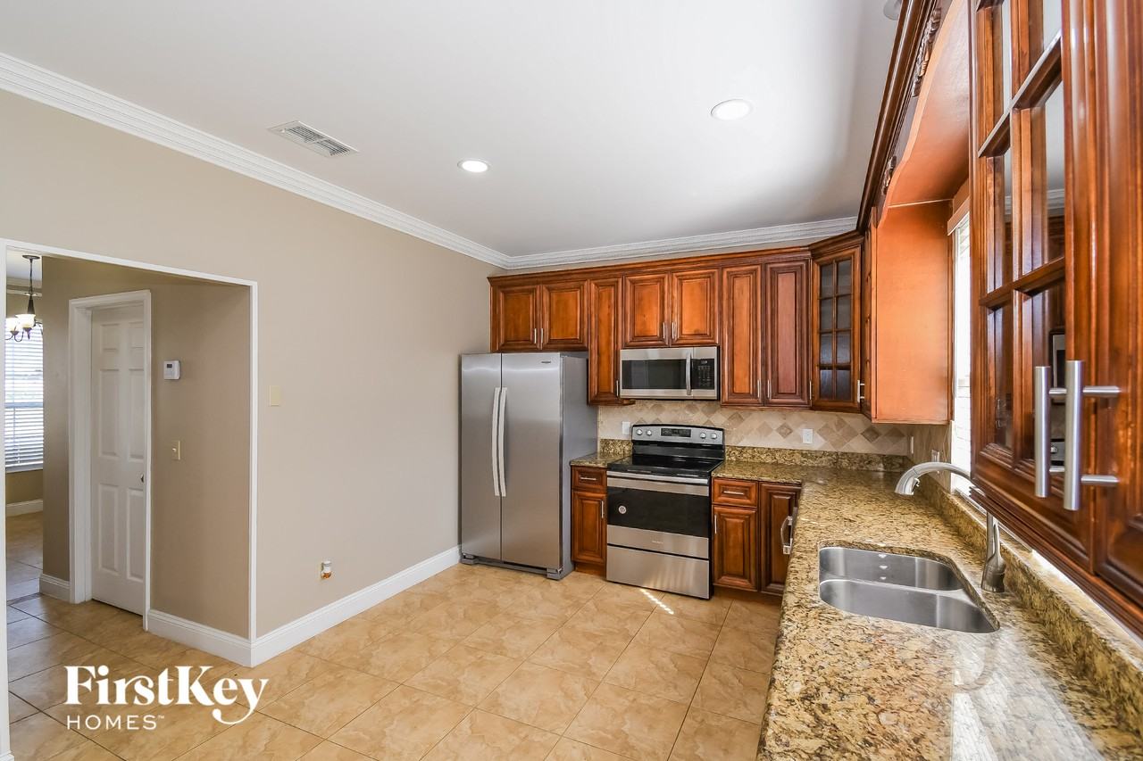 5324 Downington Dr - Photo 6 of 13