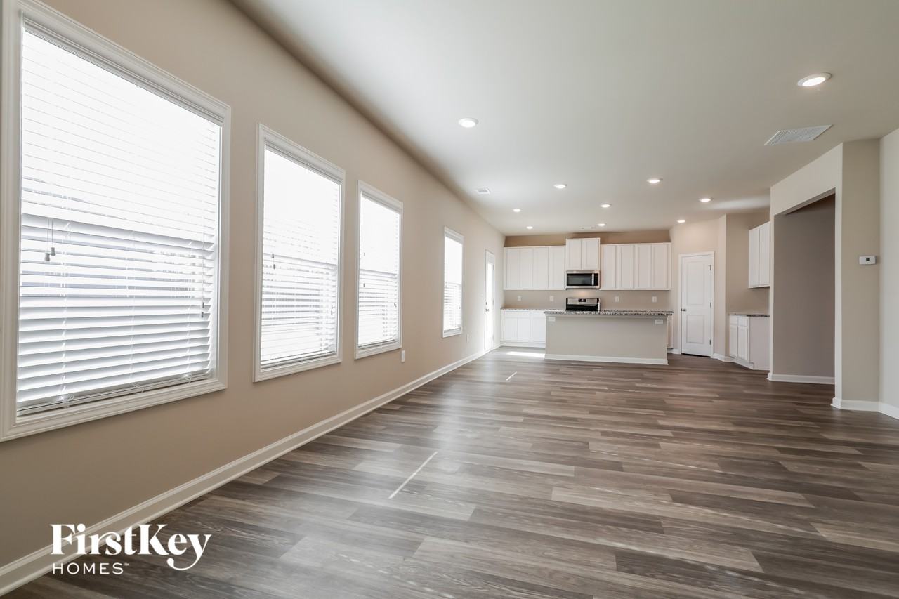 281 Auburn Crossing Dr - Photo 3 of 15