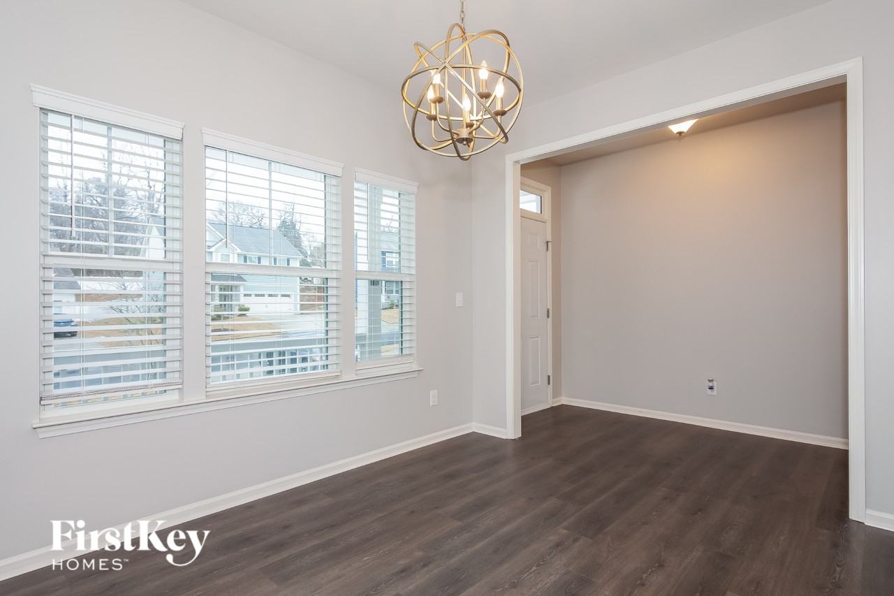 5013 Thomasville Dr - Photo 5 of 15