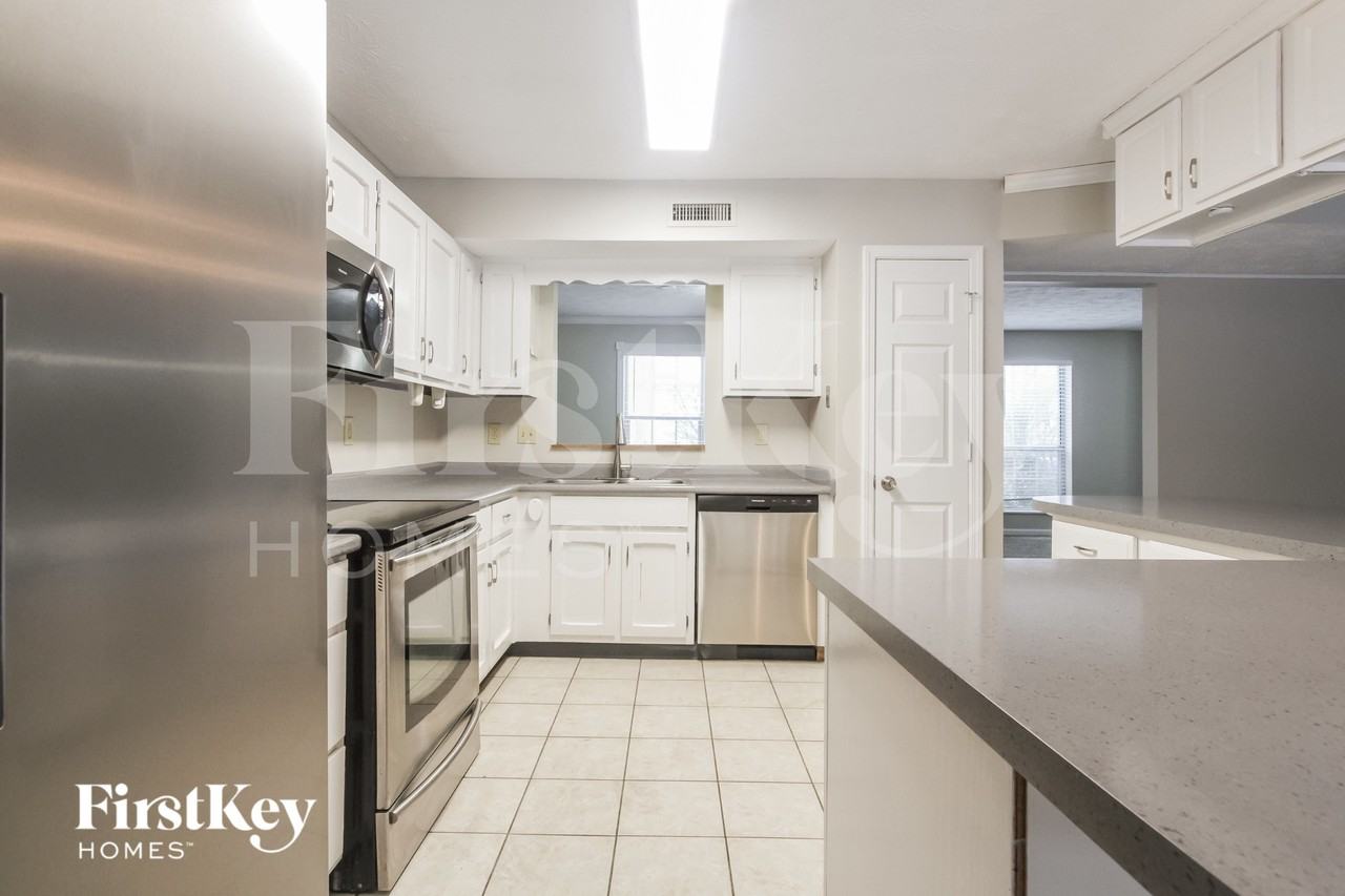 7510 Allenwood Ct - Photo 4 of 15