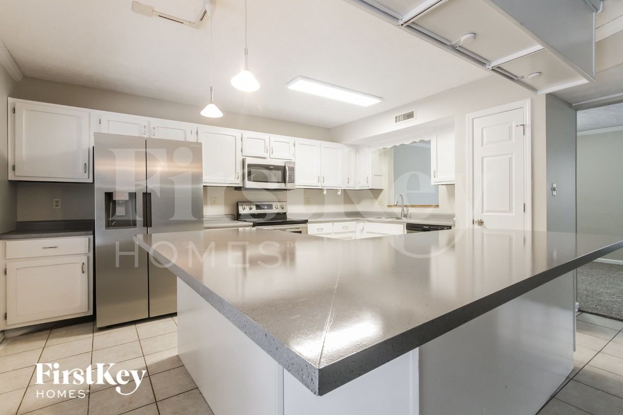 7510 Allenwood Ct - Photo 5 of 15