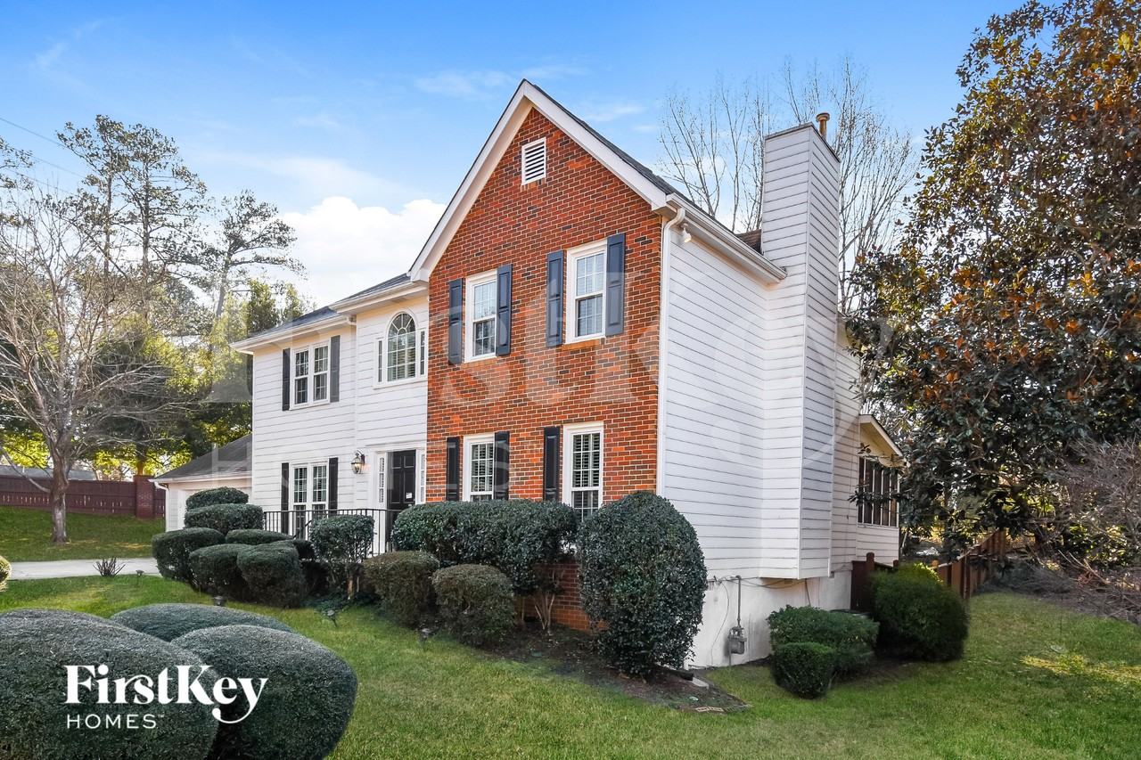 3601 Robinson Walk Dr - Photo 2 of 15