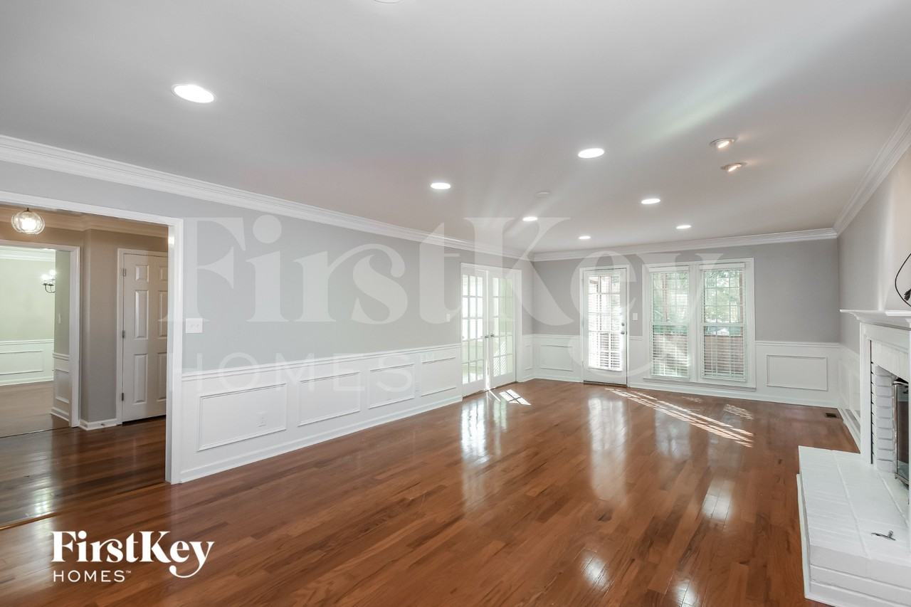 3601 Robinson Walk Dr - Photo 3 of 15