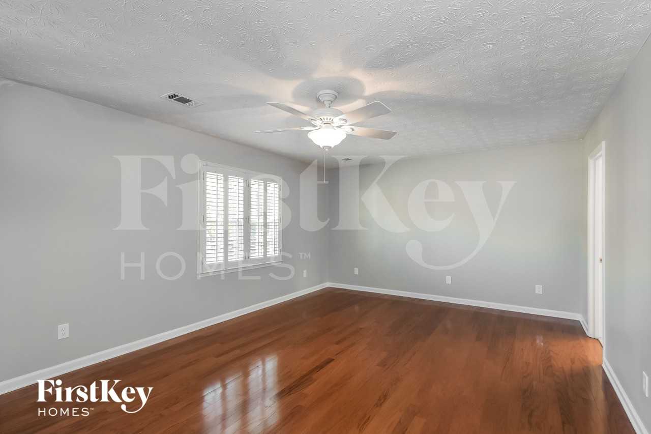 3601 Robinson Walk Dr - Photo 5 of 15