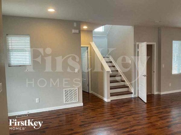 10520 Sedalia St - Photo 4 of 10