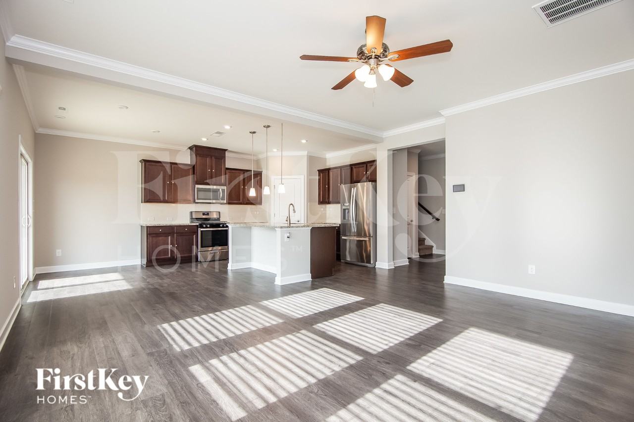 6018 Forney Ct - Photo 4 of 15