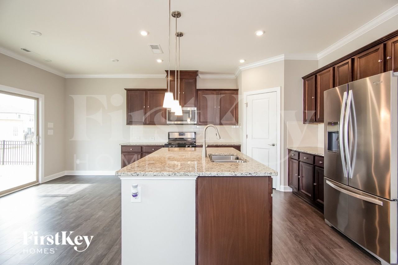 6018 Forney Ct - Photo 5 of 15