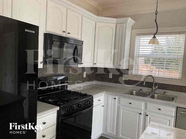 1759 Buckeye Ct - Photo 4 of 11