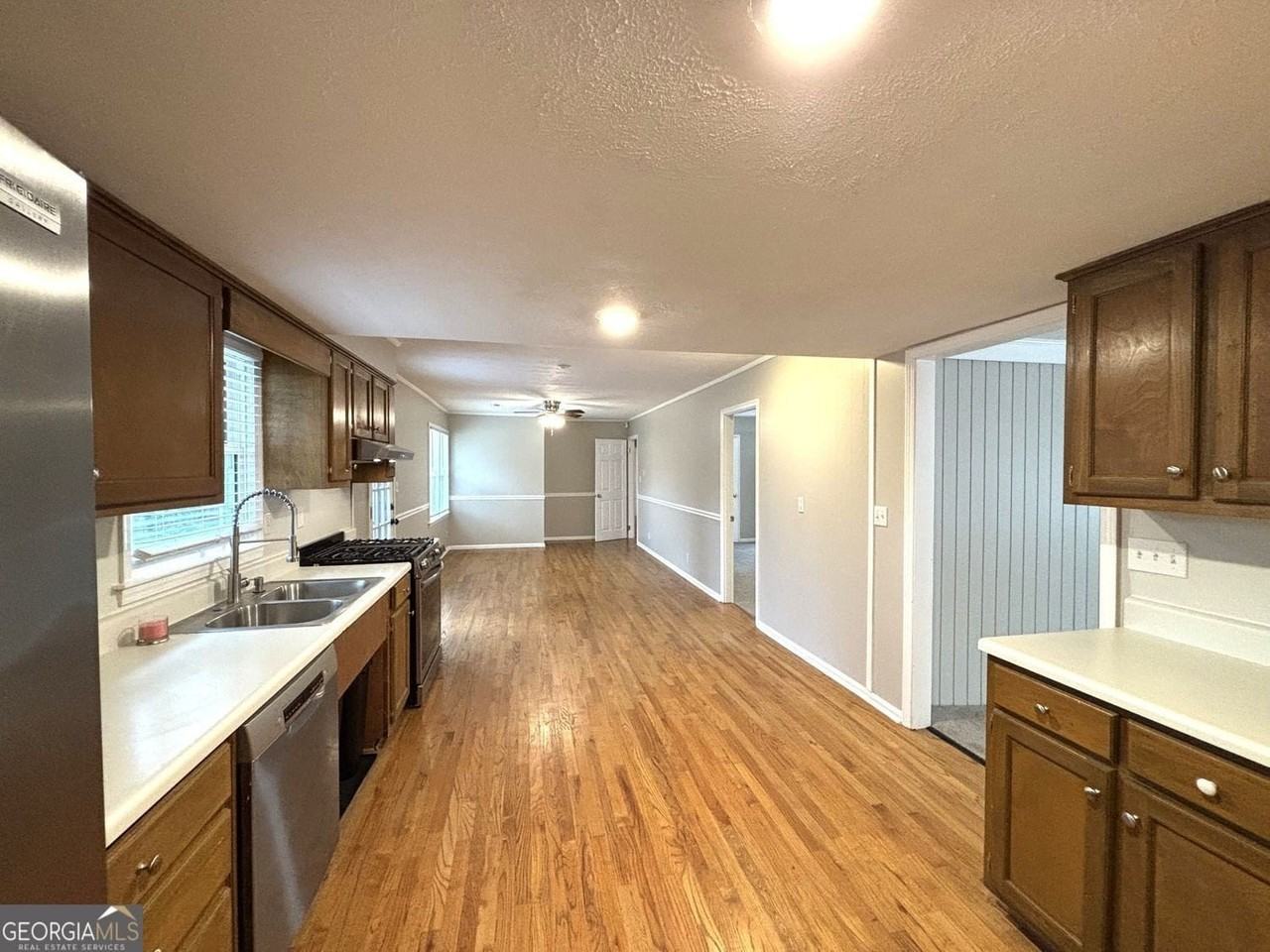 558 Dorsey Cir Sw - Photo 3 of 24