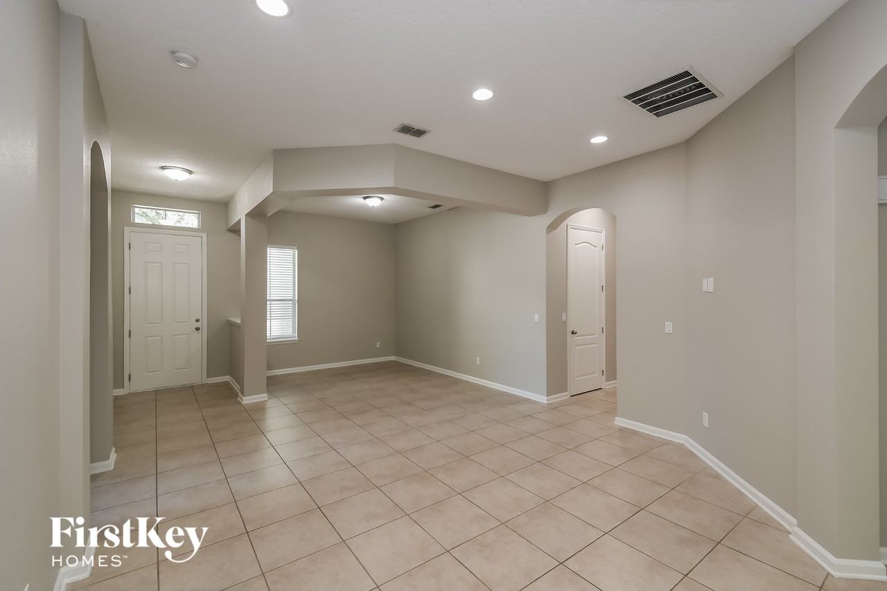 466 Hefferon Dr - Photo 4 of 15