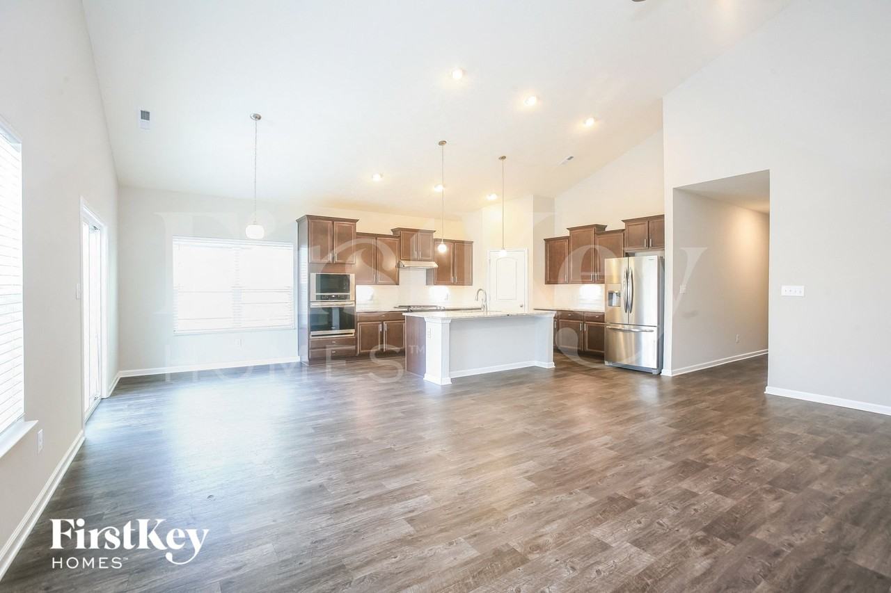 6612 Laurelwood Dr - Photo 4 of 15