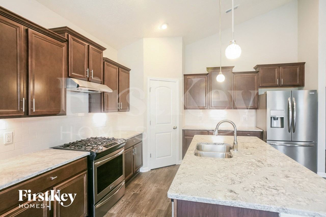 6612 Laurelwood Dr - Photo 5 of 15