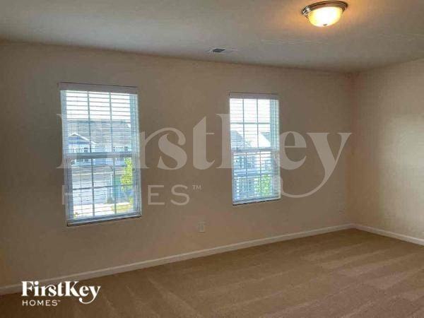 6032 Loy Ct - Photo 7 of 12