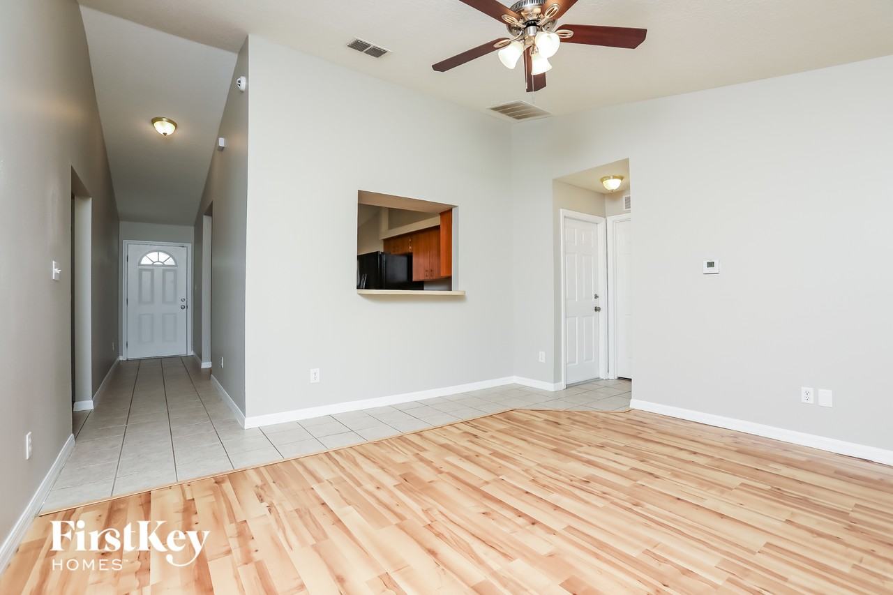 709 Grant Ave - Photo 4 of 15