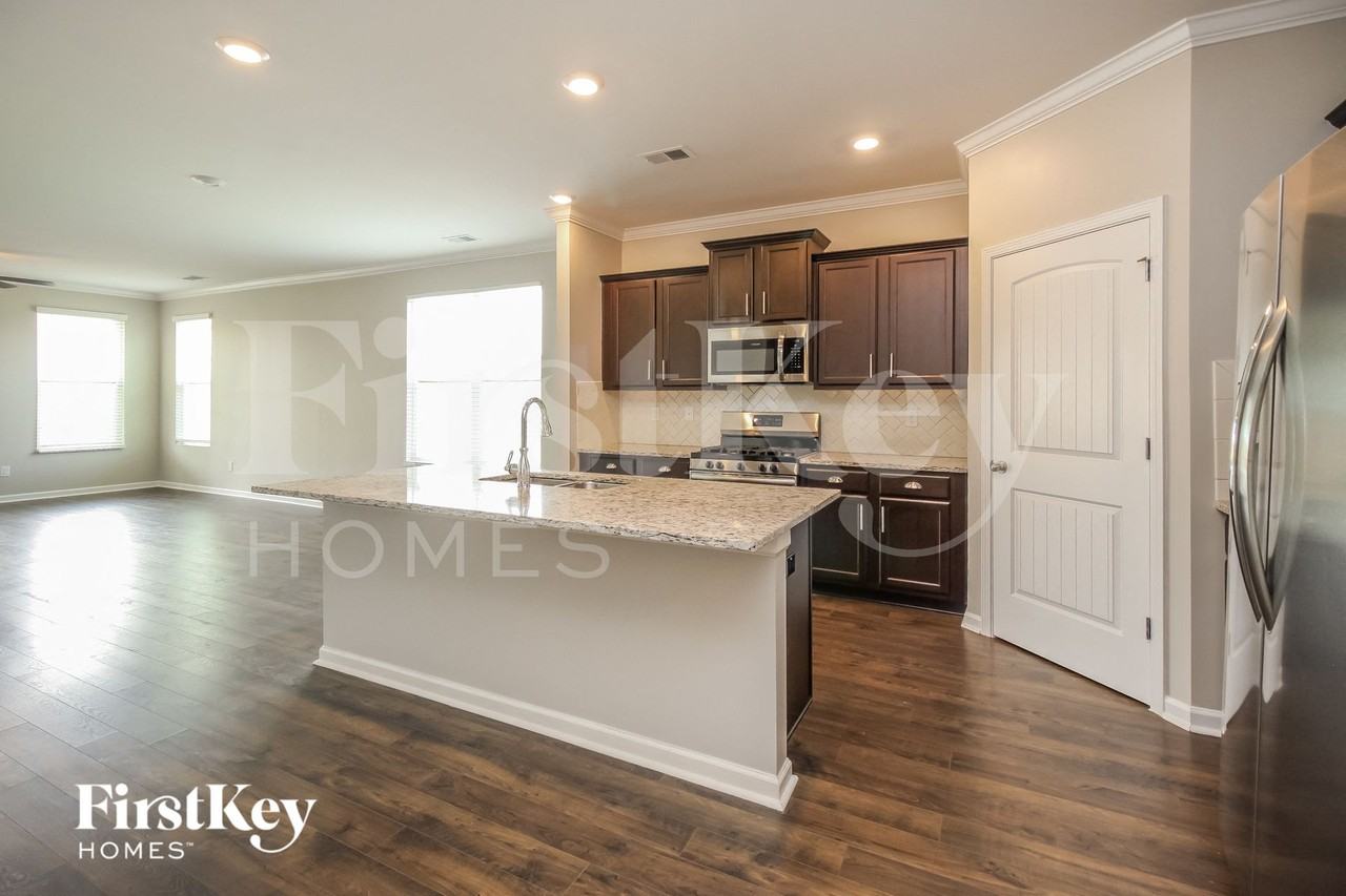 4000 Park Crossings Dr - Photo 4 of 15