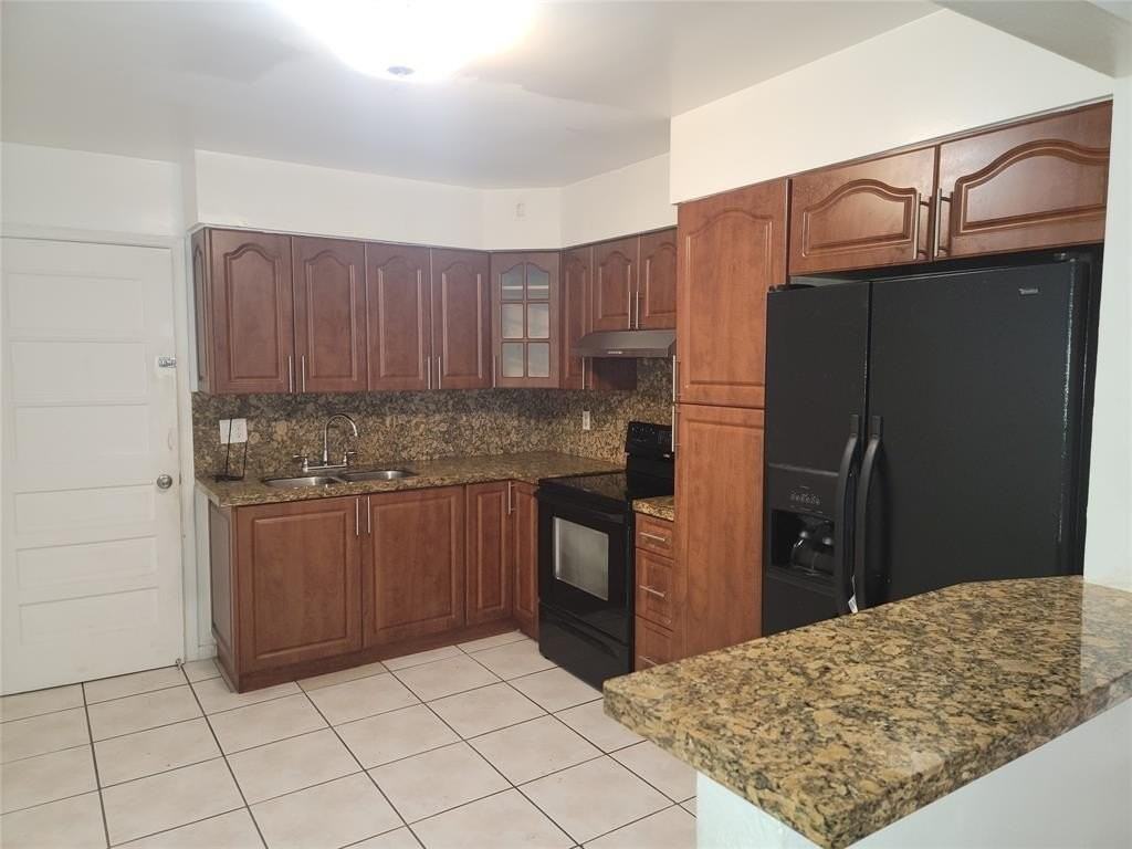 410 Sw 11th Ave - Photo 4 of 9