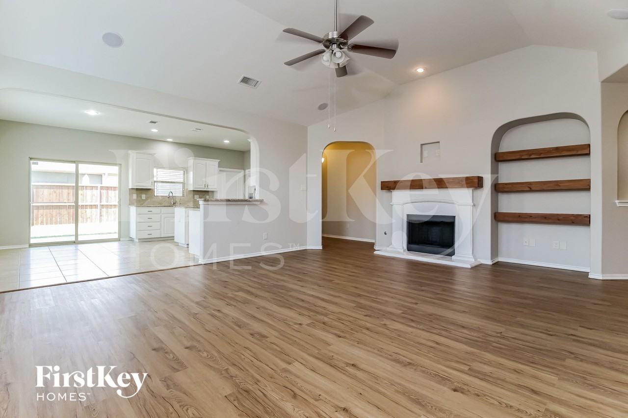 1100 Nora Ln - Photo 4 of 15