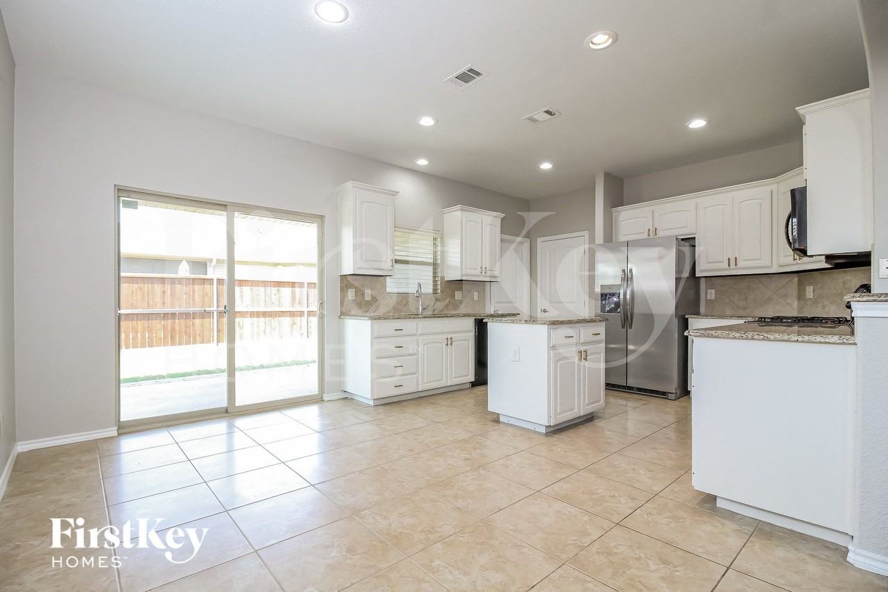 1100 Nora Ln - Photo 5 of 15