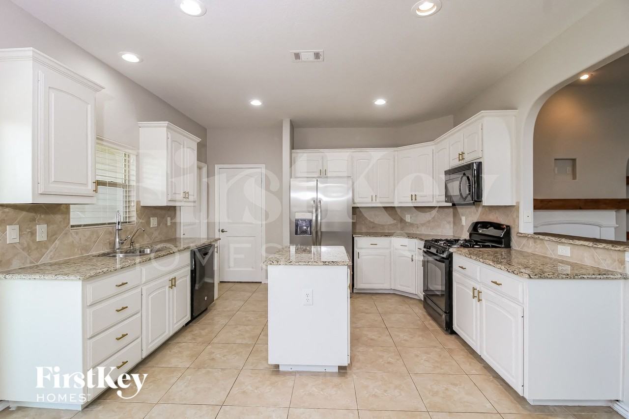 1100 Nora Ln - Photo 6 of 15