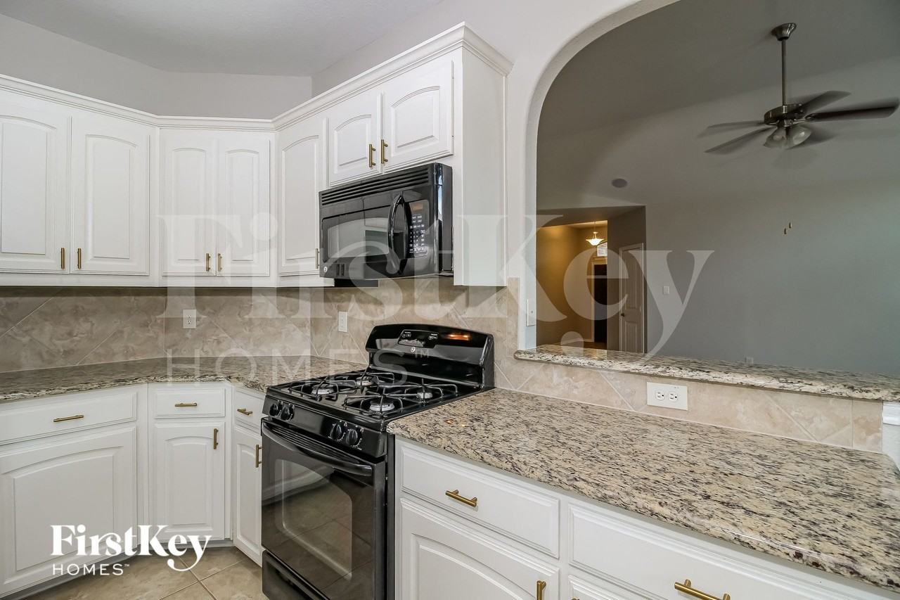 1100 Nora Ln - Photo 7 of 15